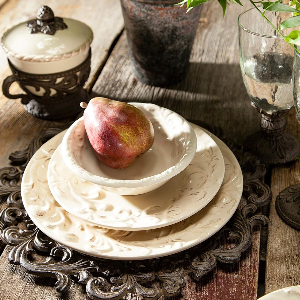 Decorative table setting with GG Collection Dessert Bowl
