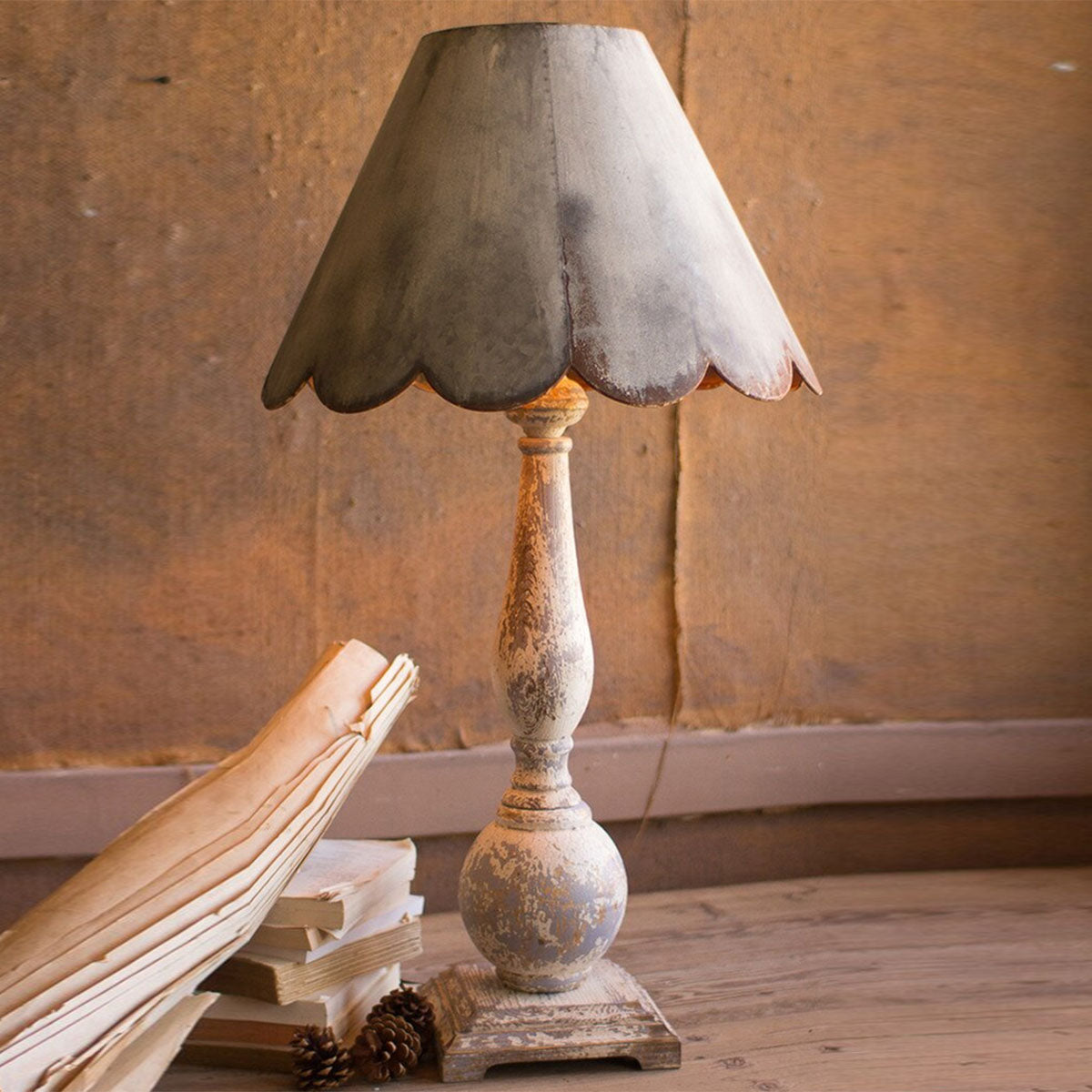 Vintage Charm Distressed Table Lamp
