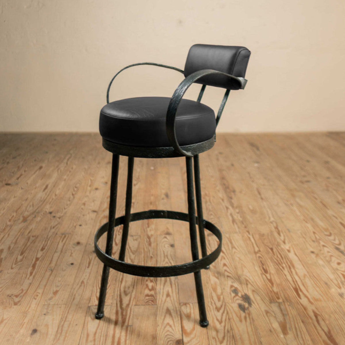 Hammerfell Iron Stool