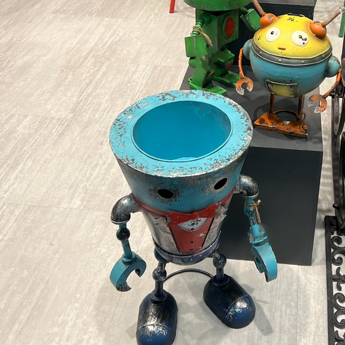 Bow-Max, Metal Robot Planter