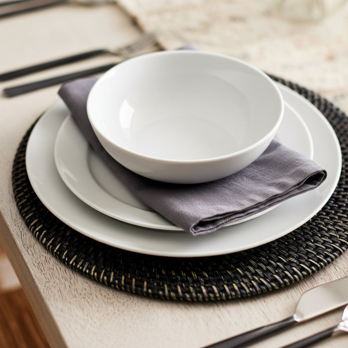 Tavira Handwoven Rattan Charger - Noir