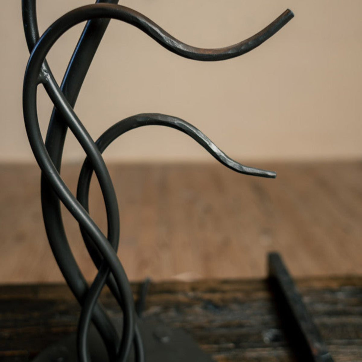 Winildbranch Table Lamp