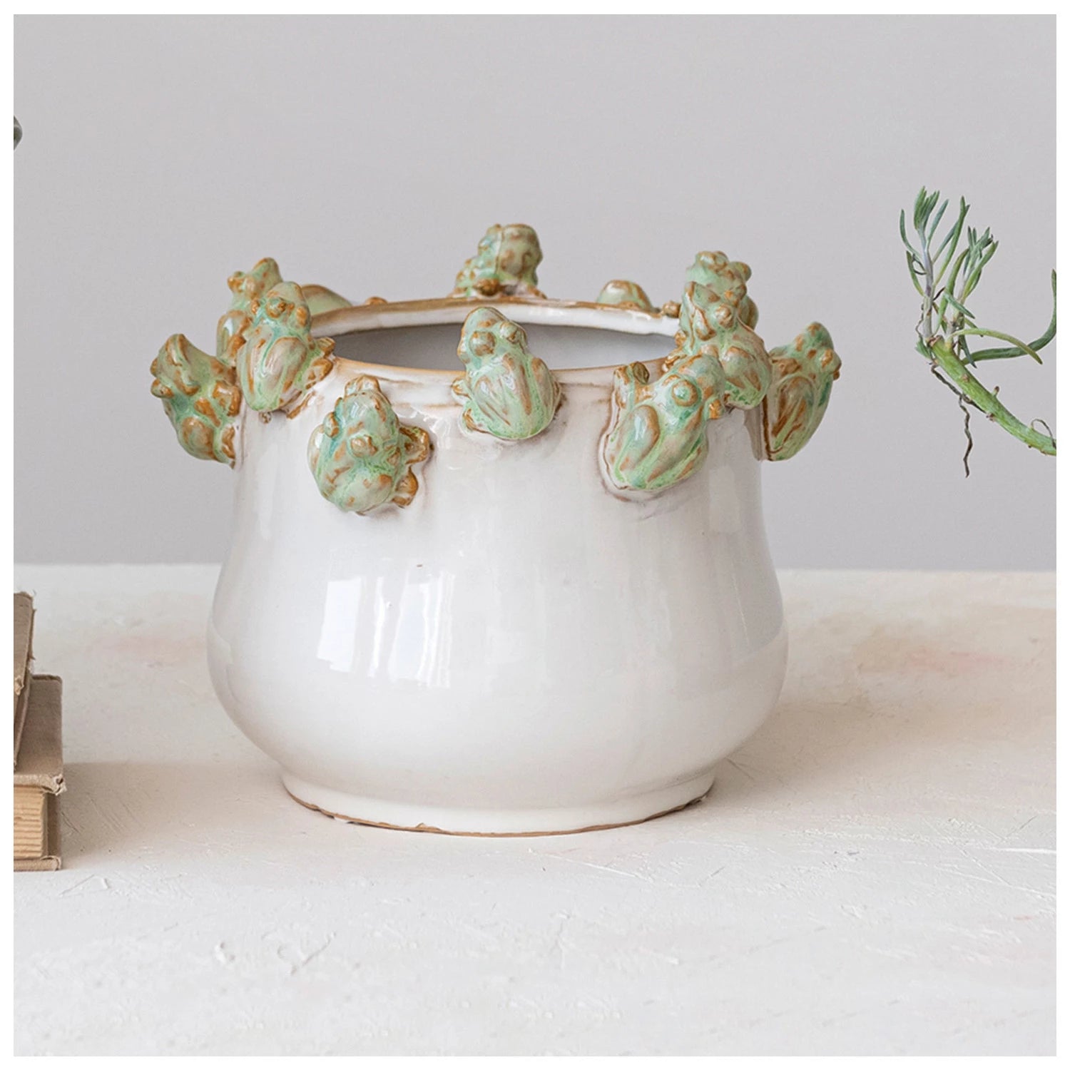 Hoppy Hideaway Planter