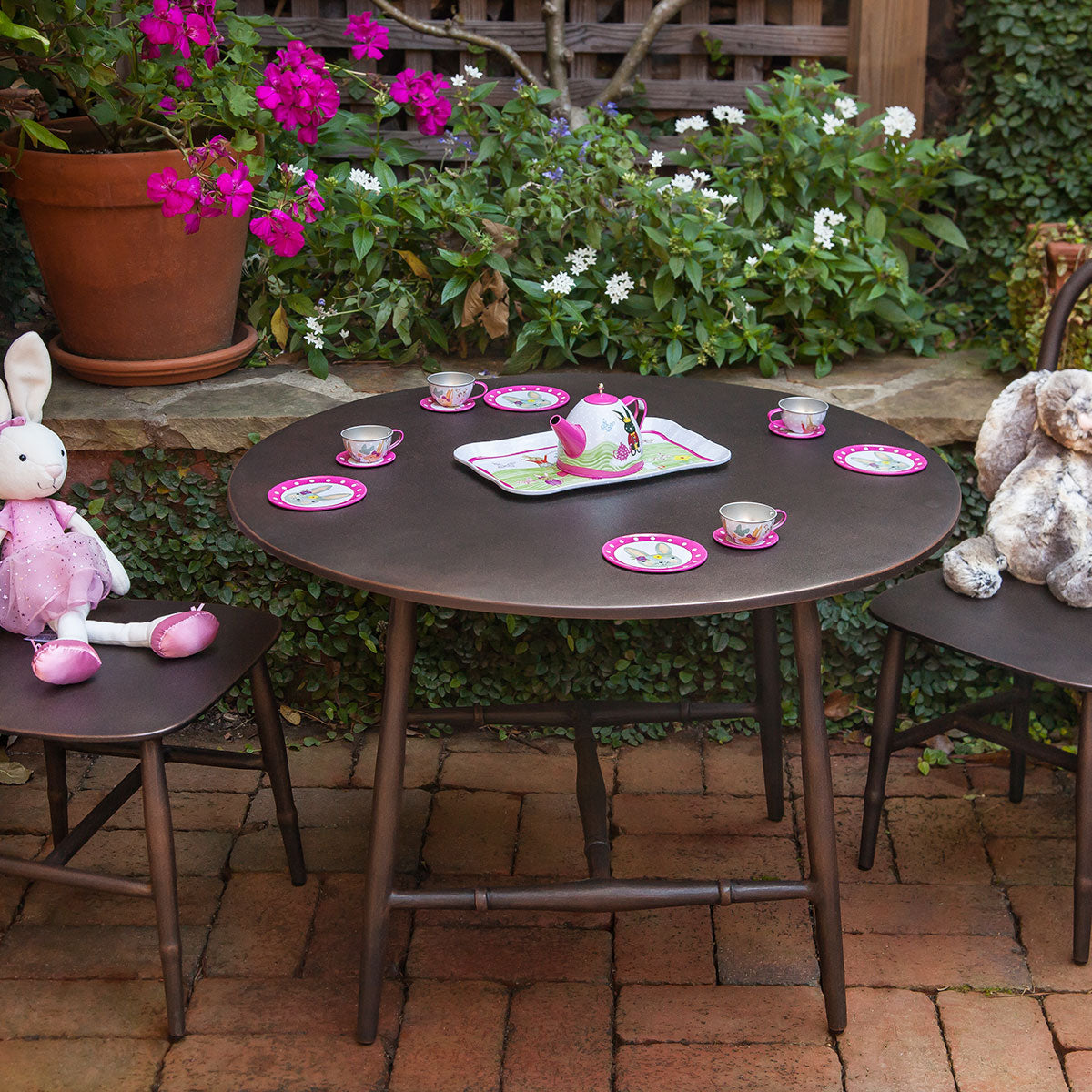 Windsor Kids' Dining Set | Iron Accents
