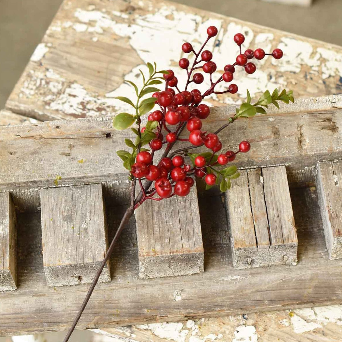 Weatherproof Berry & Leaf Pick - 15"-Iron Accents