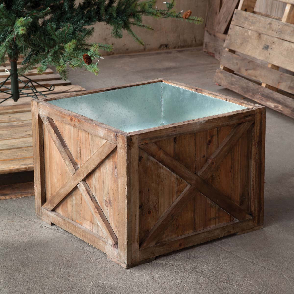 Plantation Tree Box - Iron Accents