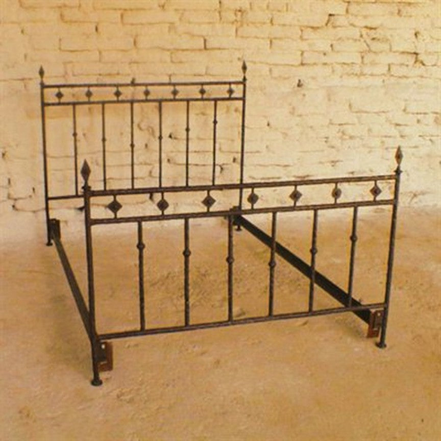 Hammered Arrow Iron Bed-Iron Accents