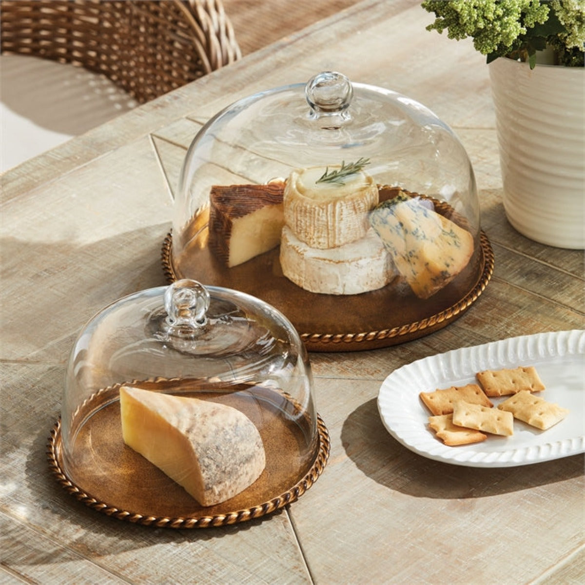 Amalfi Tray with Cloche